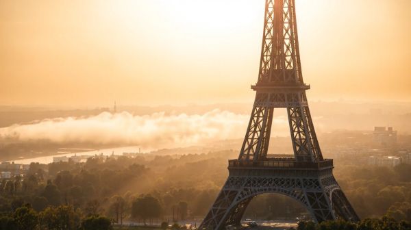 Top 10 Must-See Attractions Showcasing France's Rich Culture